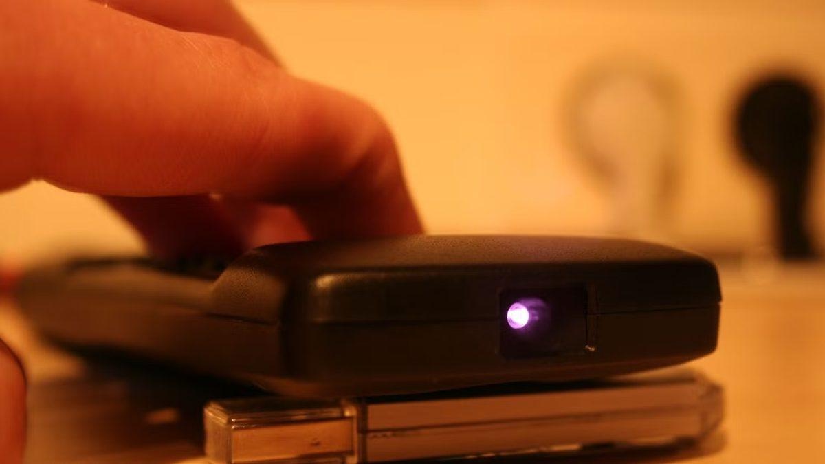 TV Uzaktan Kumandaları Neden Bluetooth ya da Wi-Fi Yerine Hâlâ Kızılötesiyle Çalışıyor?