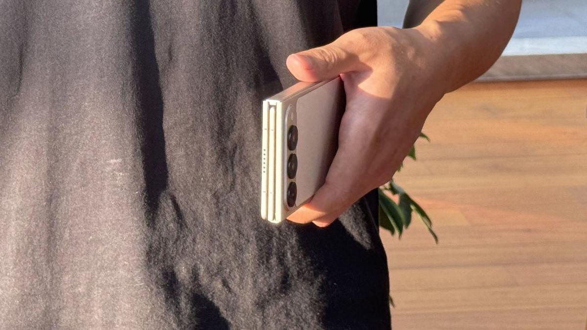 TECNO’dan Samsung’a Nazire: Üçe Katlanabilen Telefonunun Fotoğraflarını ve Özelliklerini Paylaştı