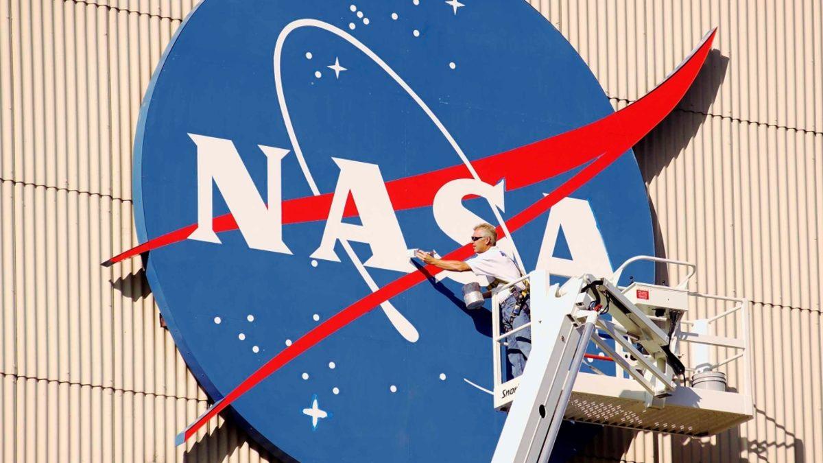 Ay’a Dönüş İptal mi Olacak? NASA’nın 2000’den Fazla Çalışanı Ayrılıyor