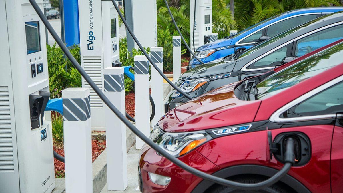 Almayı Düşünüyorsanız Mutlaka Okuyun: Elektrikli Otomobilleri Şarj Ederken Nelere Dikkat Etmeli?