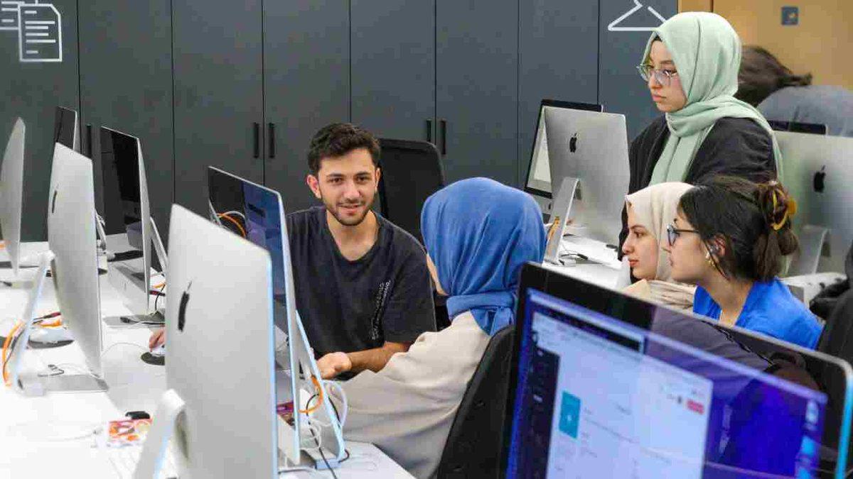 Bu Okulda Öğretmen Yok: Yazılım Eğitimi Veren 42 Türkiye’nin Başvuruları Başladı