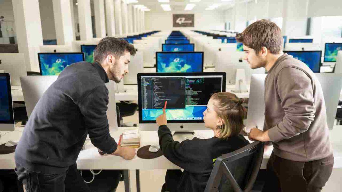 Bu Okulda Öğretmen Yok: Yazılım Eğitimi Veren 42 Türkiye’nin Başvuruları Başladı