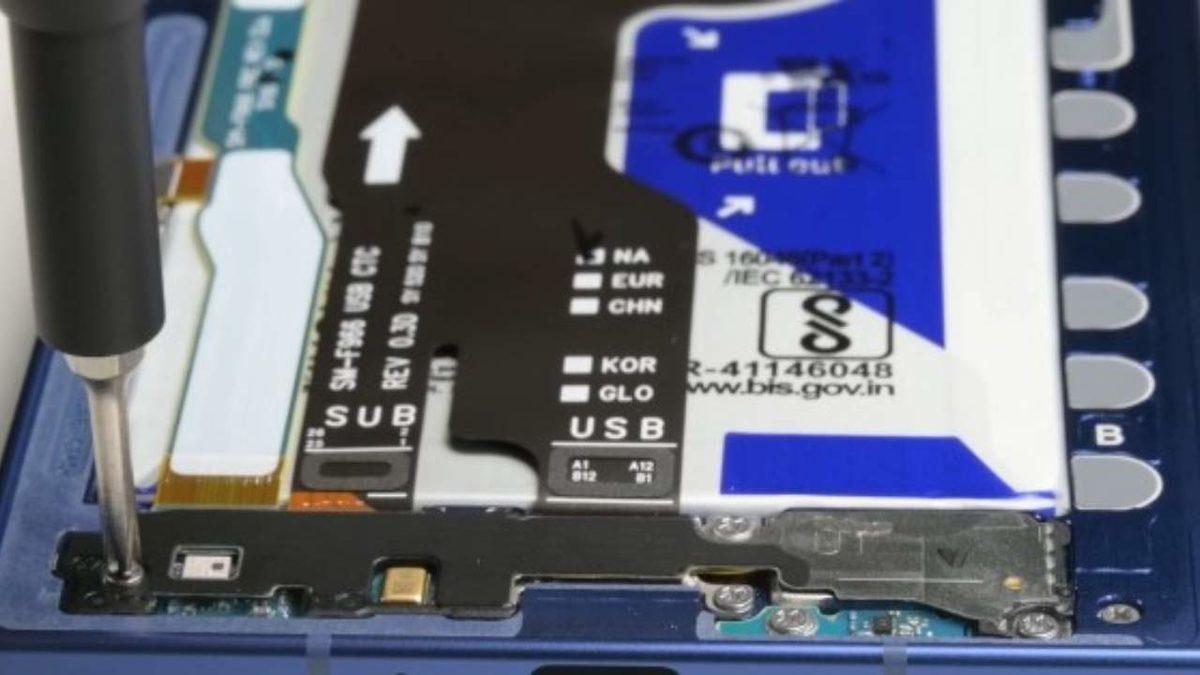 Samsung’un Katlanabilir Modeli Z Fold7 Parçalarına Ayrılarak İncelendi [Video]