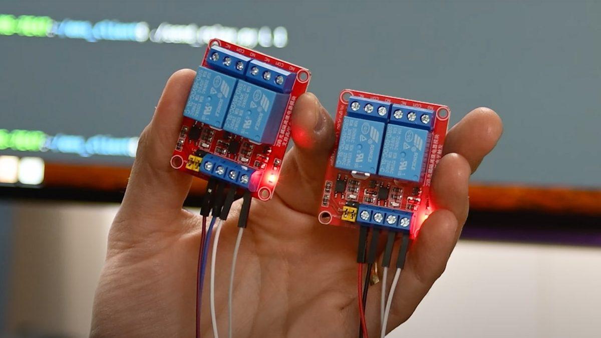 Akılalmaz Aimbot’lara Bir Yenisi Eklendi: Bir YouTuber, Doğrudan Kaslarını Tetikleyip Ateş Etmesini Sağlayan Bir Yazılım Geliştirdi! [Video]