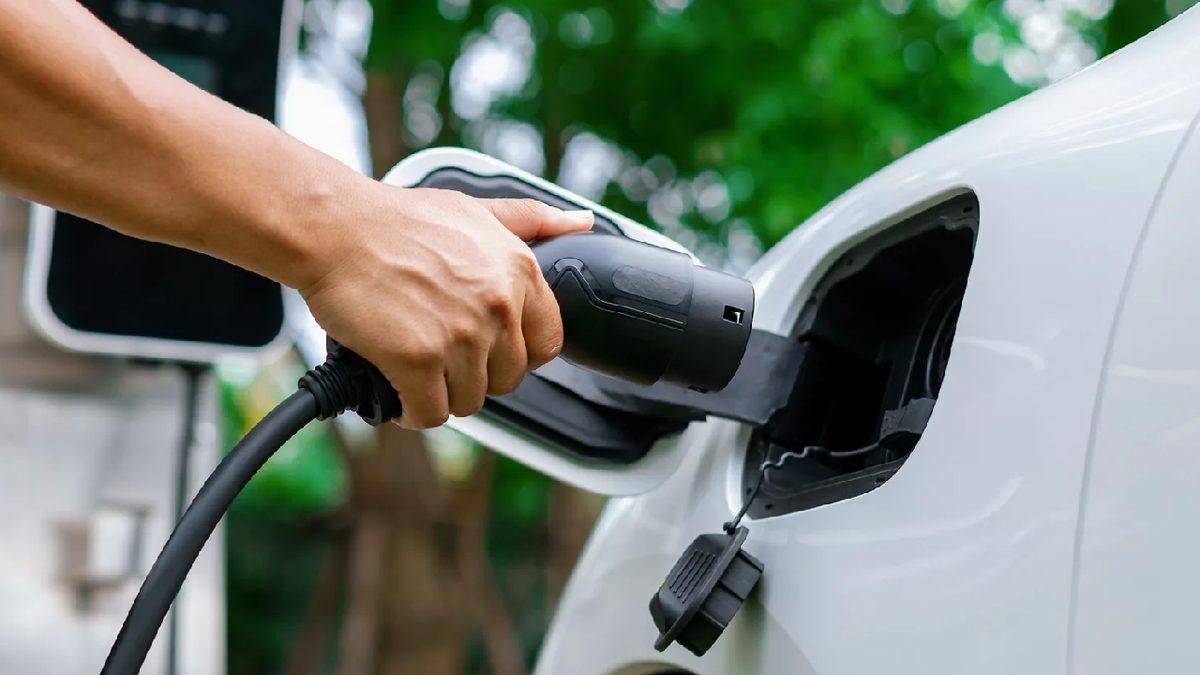 EPDK, Fiyatları Doğru Paylaşmayan Elektrikli Araç Şarj Şirketlerine Milyonlarca TL Ceza Verdi