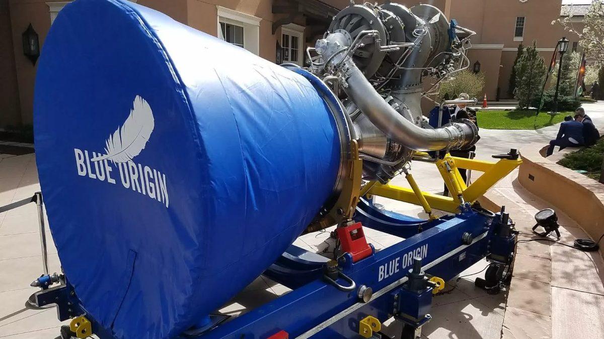 Elon Musk ve Jeff Bezos, Uzaya Benzin İstasyonu Kurmak İçin Yarışa Girdi