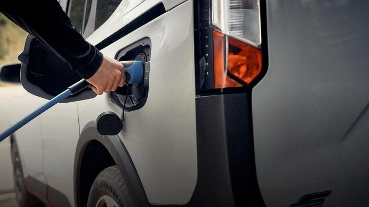 Ford E-Tourneo Courier Ailesi: Şehirde Elektrikli Çözüm