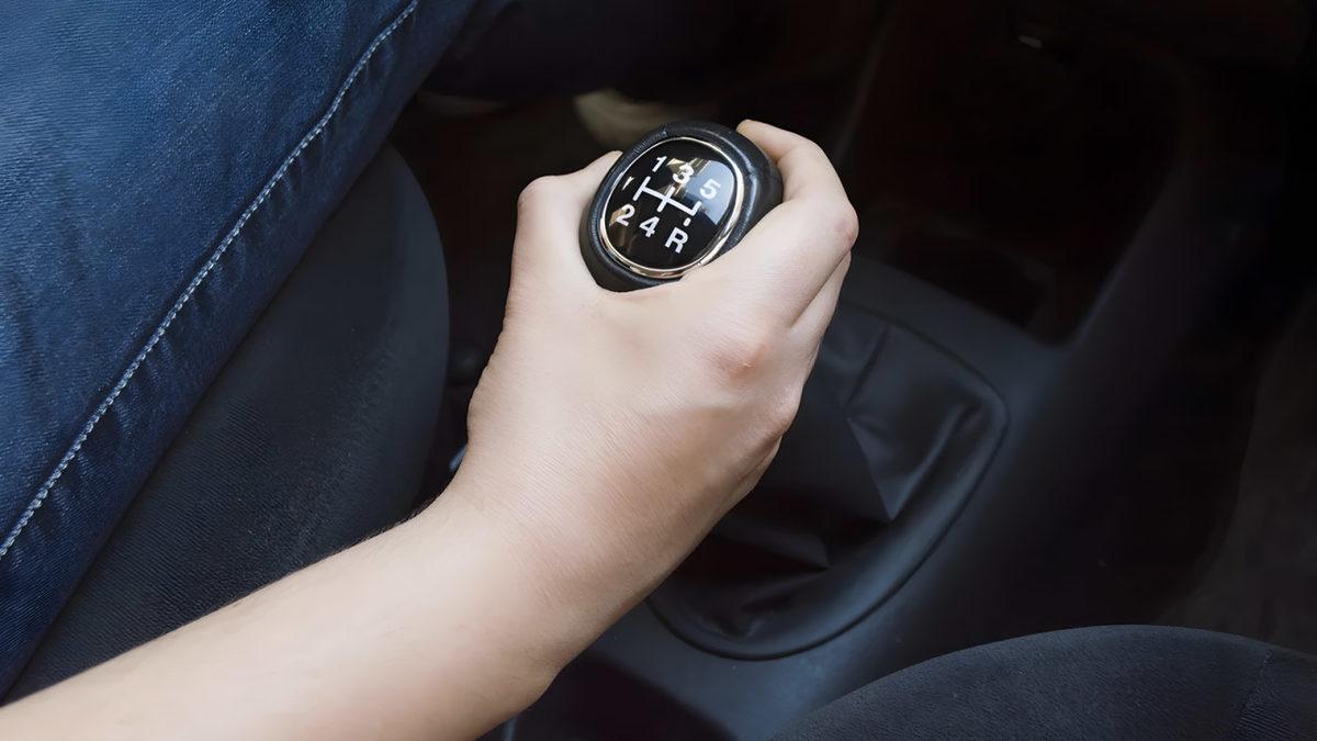 Otomatik Vites Arabalar Peynir Ekmek Gibi Satılırken Neden Hâlâ Manuel Vites Otomobiller Üretiliyor?