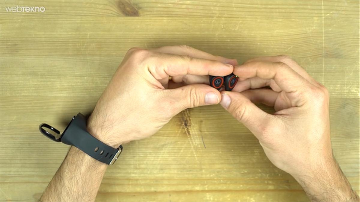 İçine Kulaklık Koyup Şarj Edebileceğiniz Akıllı Bileklik İncelemesi