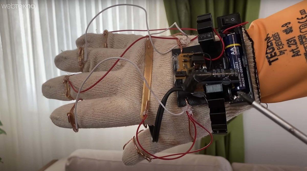 Tövbe Estağfurullah Dokunduğu Yüzeyi Çarpan Vicdansız Eldiveni Denedik