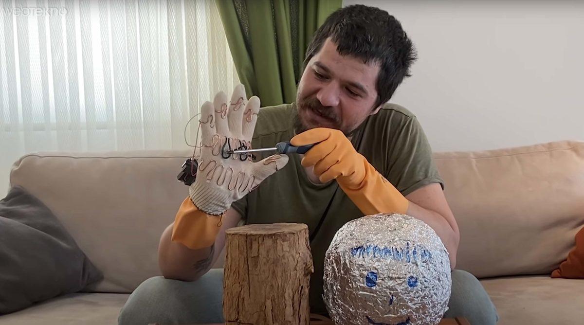 Tövbe Estağfurullah Dokunduğu Yüzeyi Çarpan Vicdansız Eldiveni Denedik