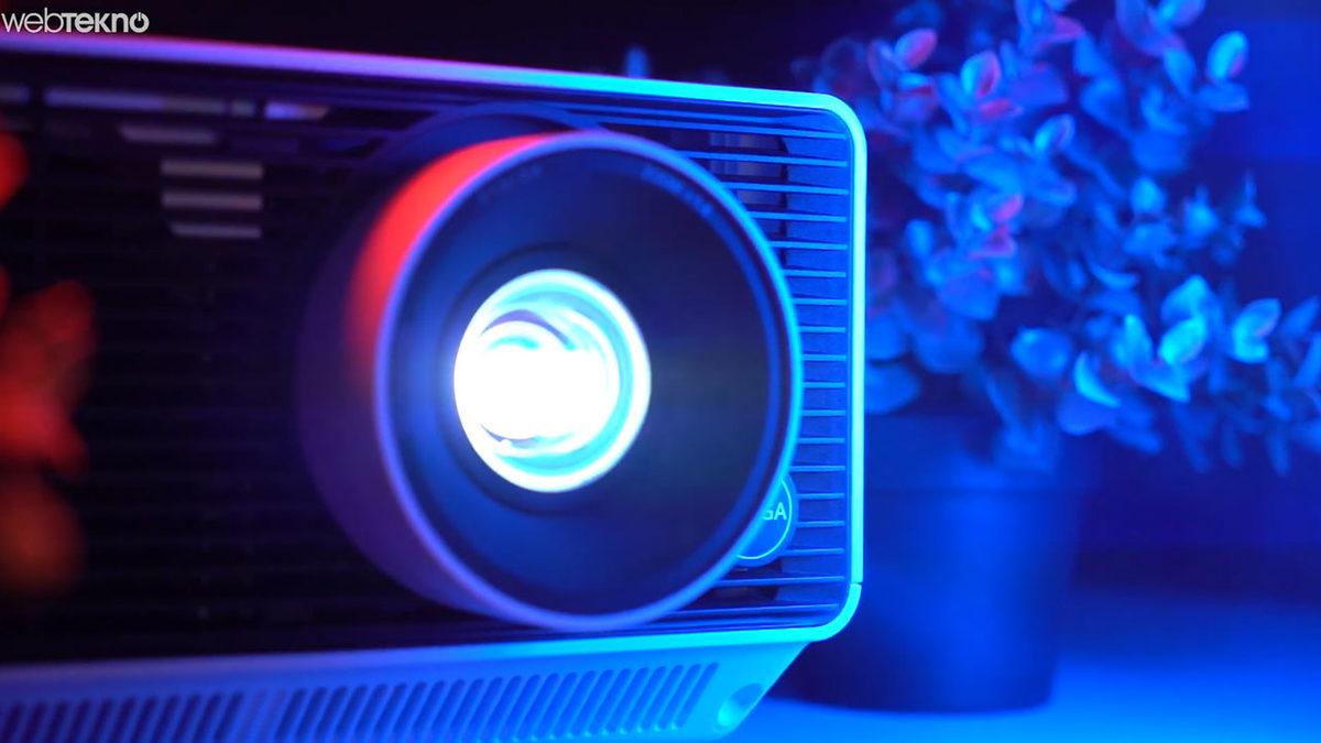 LG'nin Devasa Projeksiyonunu Ofisin Perdesine Yansıtıp PS5 ile Test Ettik