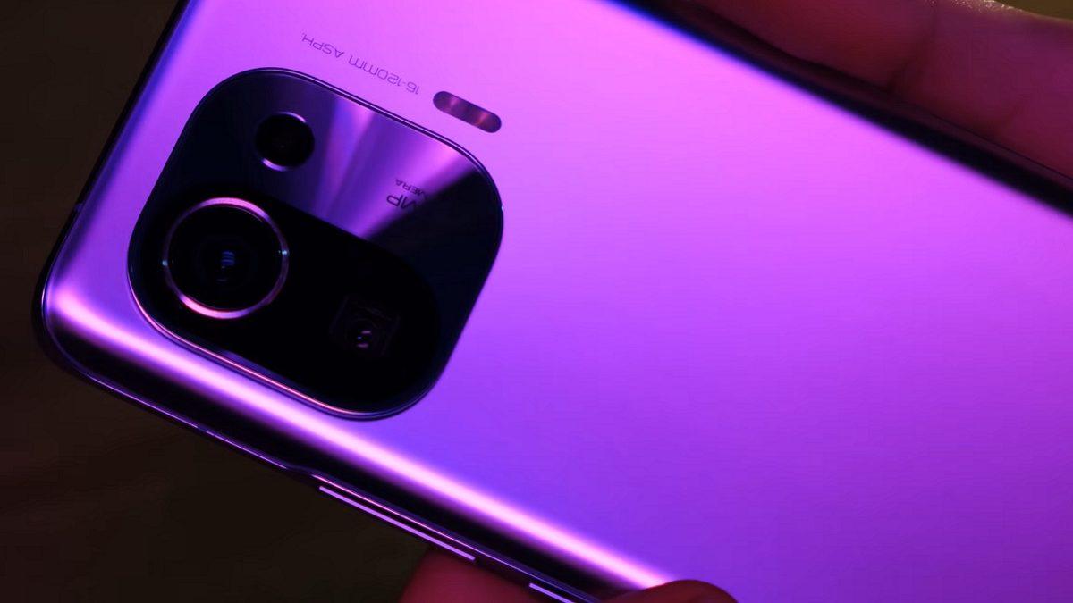 Araya Sıkışan Telefon: Xiaomi Mi 11 Pro'yu İnceledik