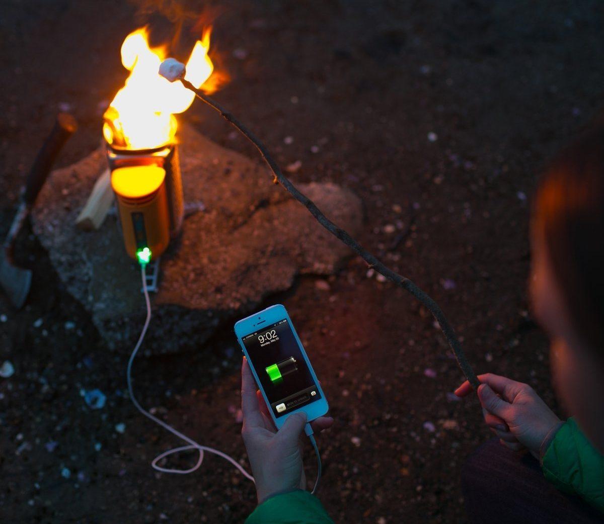 Telefonunuzu ’Ateşle’ Şarj Eden Cihaz: BioLite Kamp Ocağı