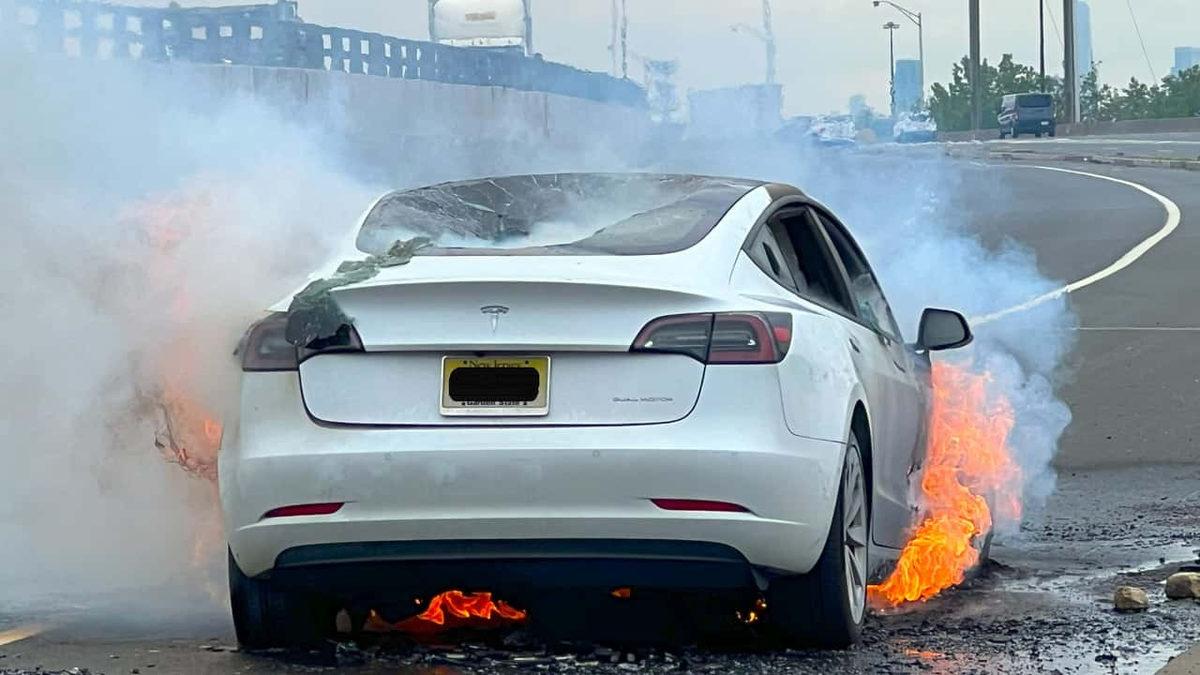 Elektrikli Otomobilinizi Daha Güvenli Kullanmanın Yolları: Bu Önlemler Hayat Kurtarır!