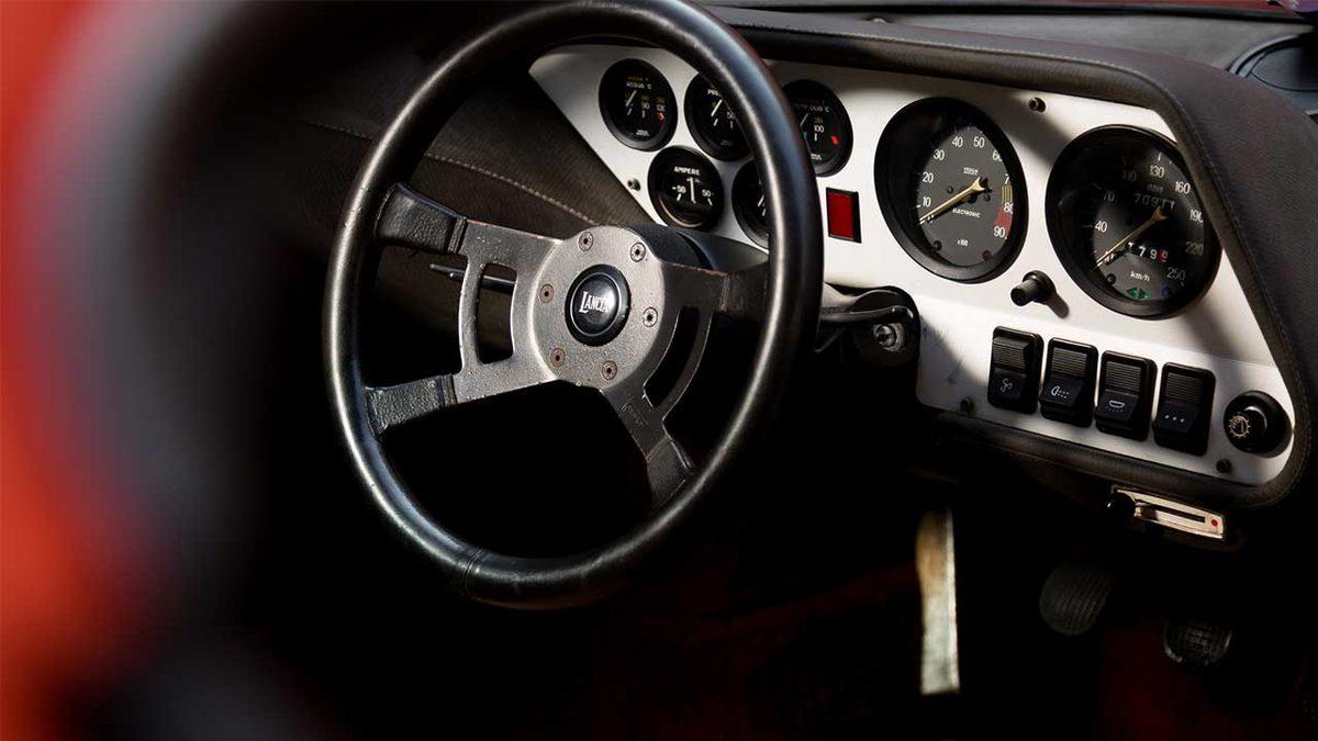 Bakınca Hayranlık Uyandıran Direksiyon Tasarımları: Ferrari Direksiyonuna Şiir Bile Yazılır!