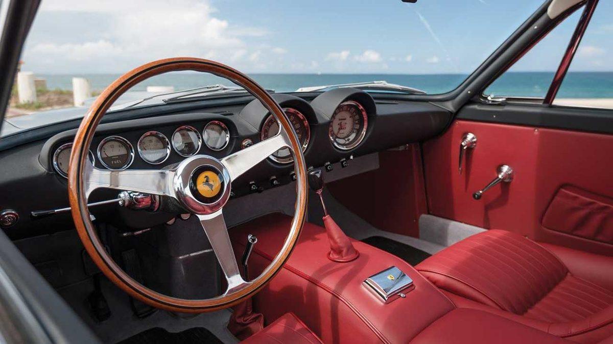 Bakınca Hayranlık Uyandıran Direksiyon Tasarımları: Ferrari Direksiyonuna Şiir Bile Yazılır!