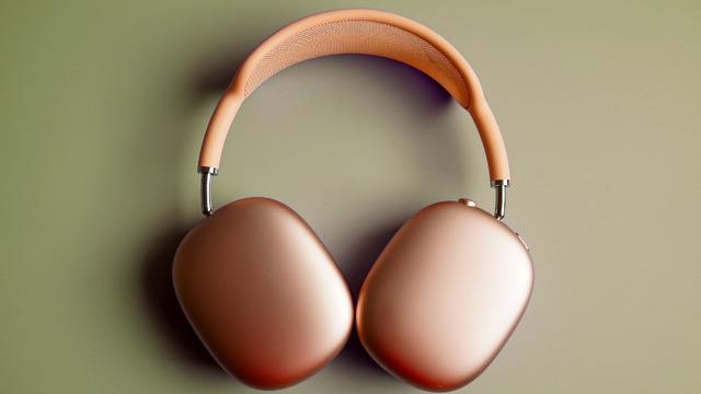 Apple'ın Kulak Üstü Kulaklığı AirPods Max Neler Sunuyor? Alınır mı?