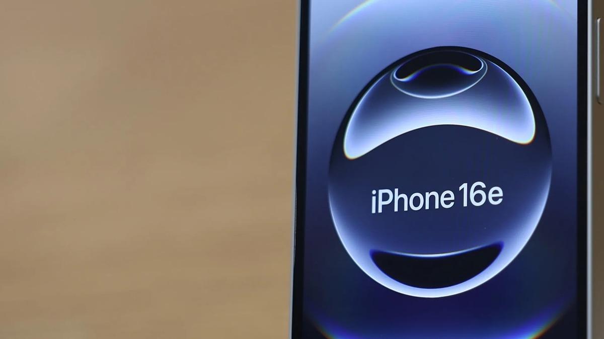 iPhone 16e