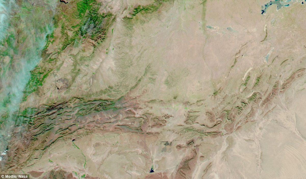 37 Yıl Sonra Kar Yağan Sahra Çölü’nün Uzaydan Çekilmiş Etkileyici Görüntüleri