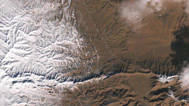 37 Yıl Sonra Kar Yağan Sahra Çölü’nün Uzaydan Çekilmiş Etkileyici Görüntüleri
