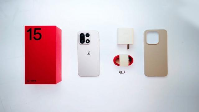 Henüz tanıtılmayan OnePlus 15'in kutu açılış videosu paylaşıldı 