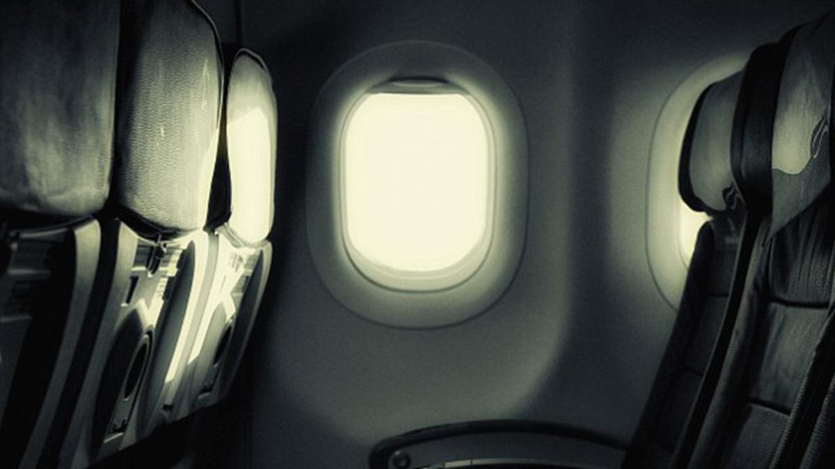 Uçak İniş ve Kalkışında Neden Işıklar Söndürülür?
