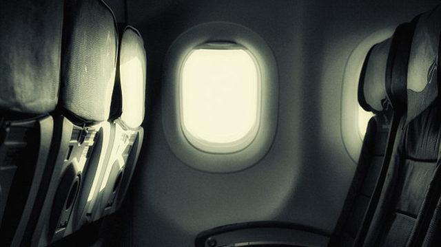 Uçak İniş ve Kalkışında Neden Işıklar Söndürülür?