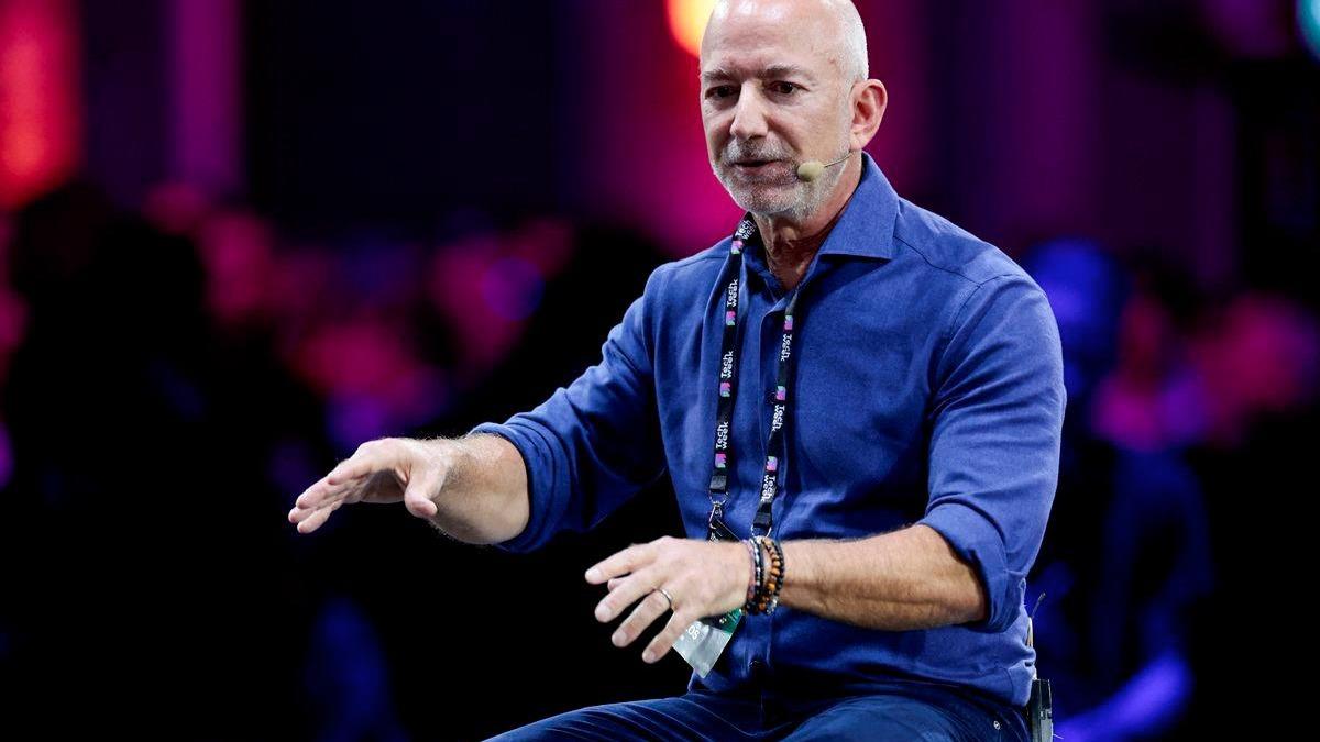 Jeff Bezos: “Yakında milyonlarca insan uzayda yaşacak!”