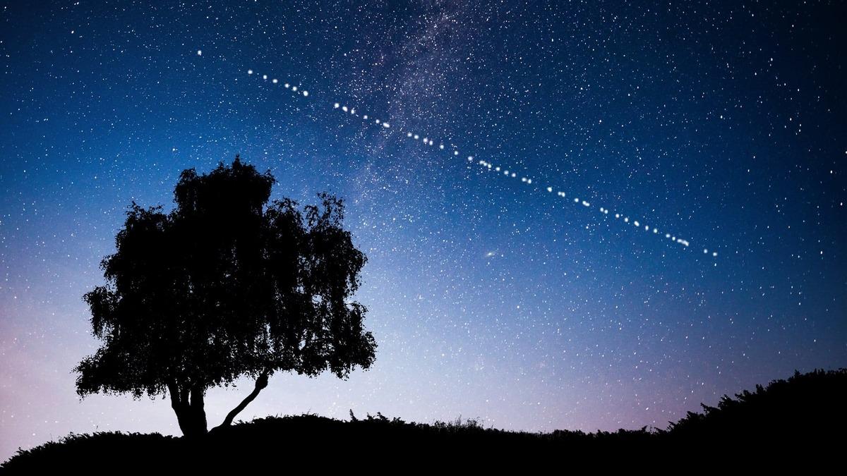 Yeni fırlatılan Starlink uydularının Dünya yörüngesinde tren gibi ilerlerken videosu çekildi