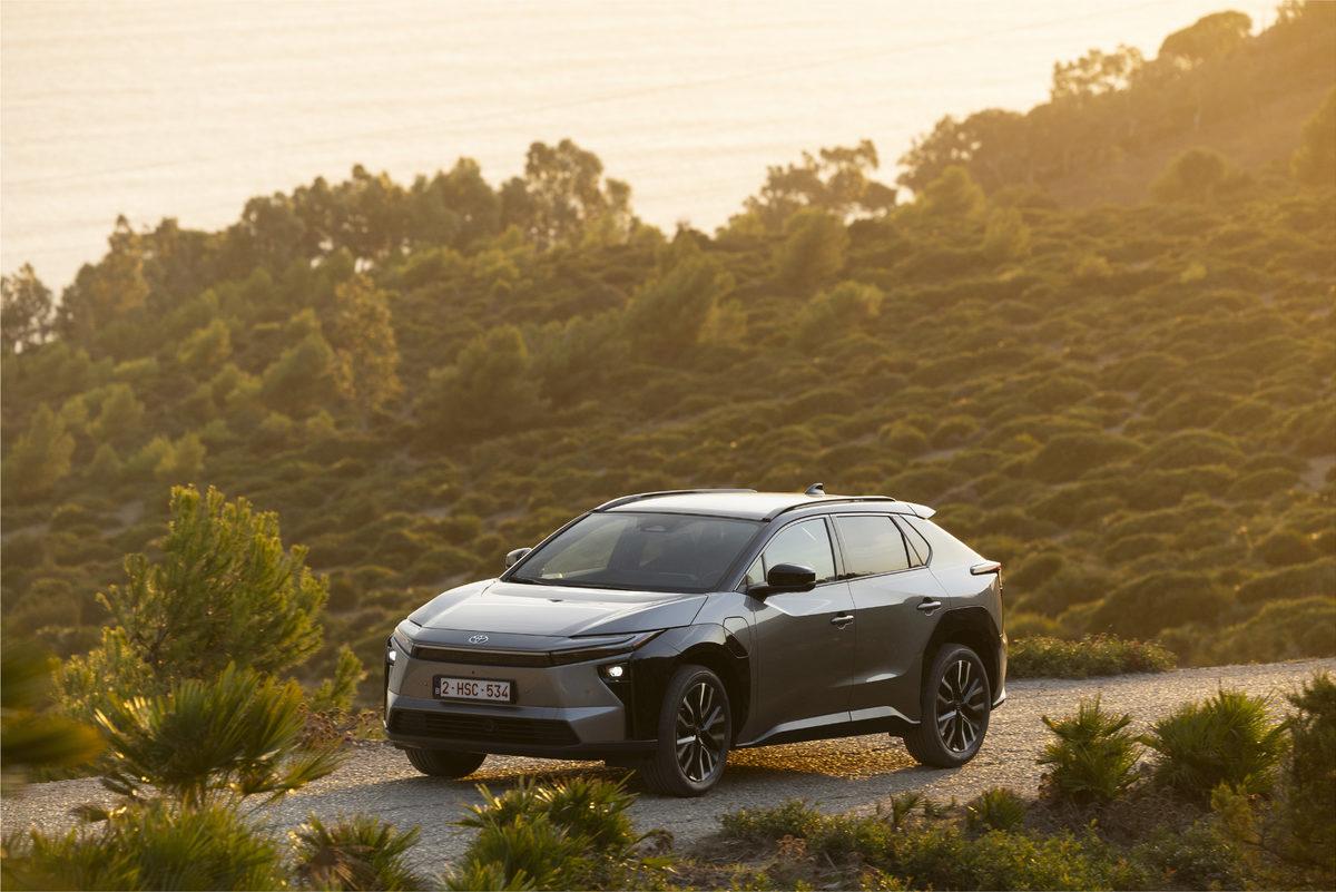 2026_bz4xawd_preciousmetal_dynamic_003