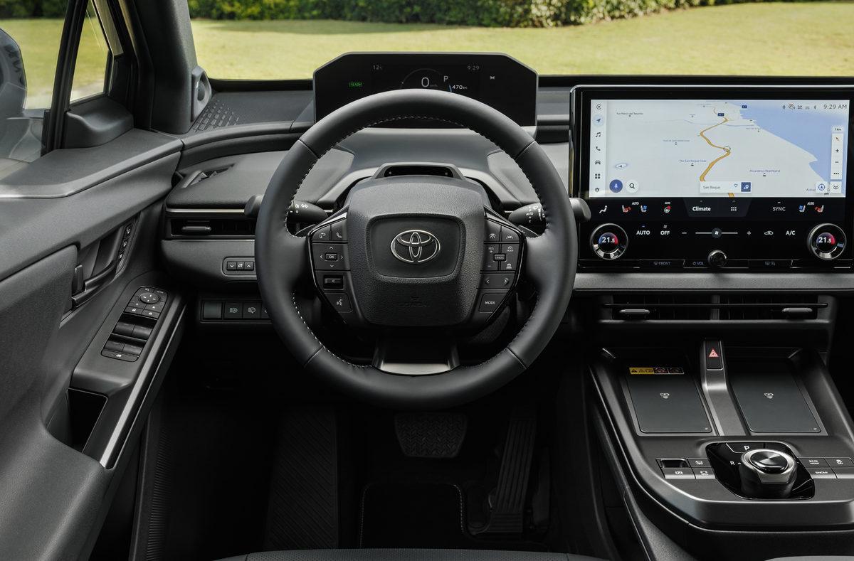 2026_bz4x_interior_002