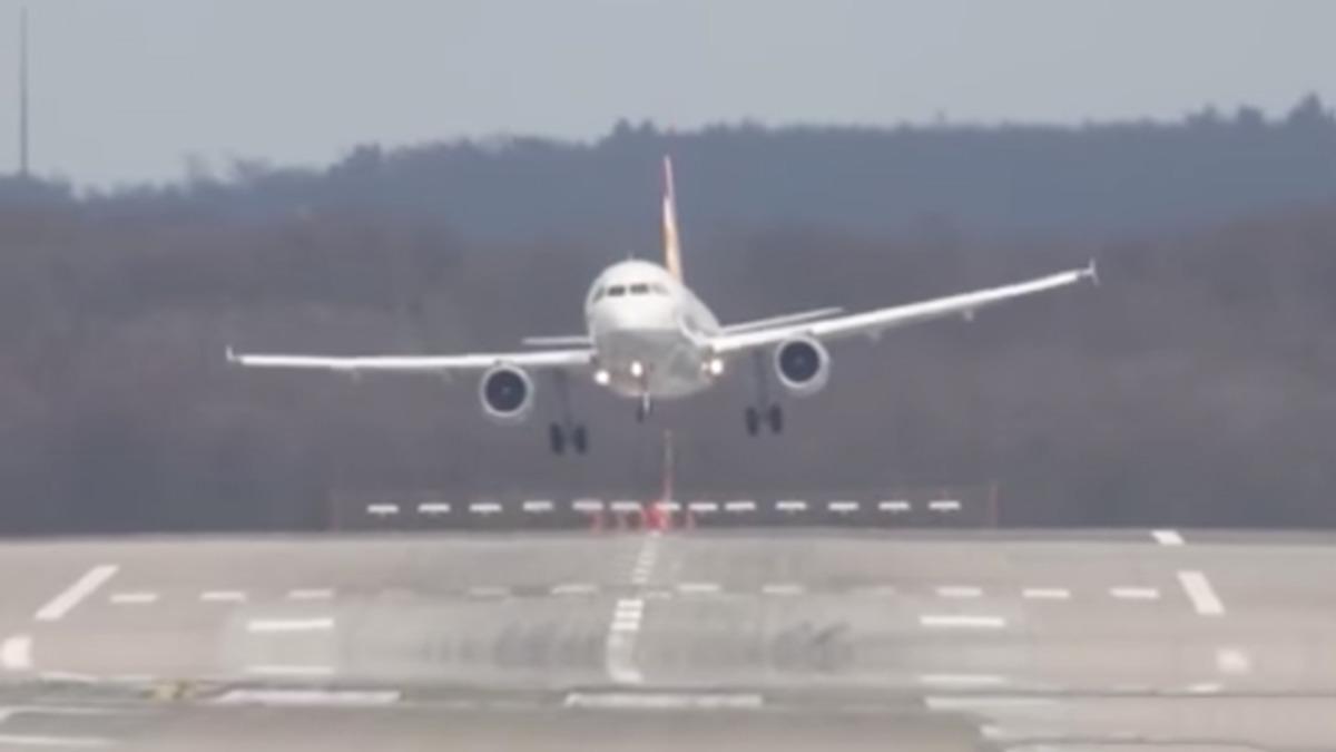 Dünya Pilotlarının İnmeye Cesaret Edemediği Piste İnmeyi Başaran Türk Pilot