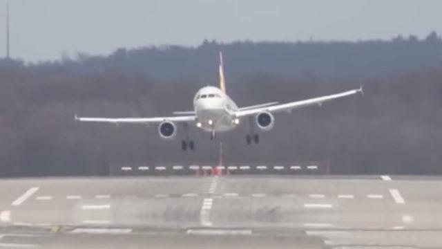 Dünya Pilotlarının İnmeye Cesaret Edemediği Piste İnmeyi Başaran Türk Pilot