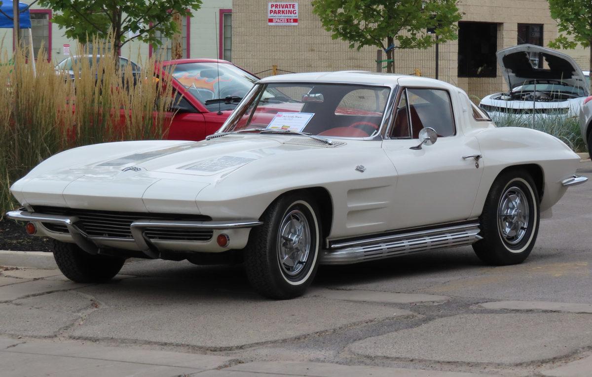 Tasarımları ve Özellikleriyle Büyüleyen Kült Amerikan Otomobilleri 2 corvet