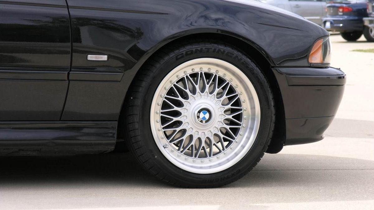 Otomobil Tutkunlarının Kalbini Çalan En İkonik OEM Jant Modelleri 2 Başlıksız-1