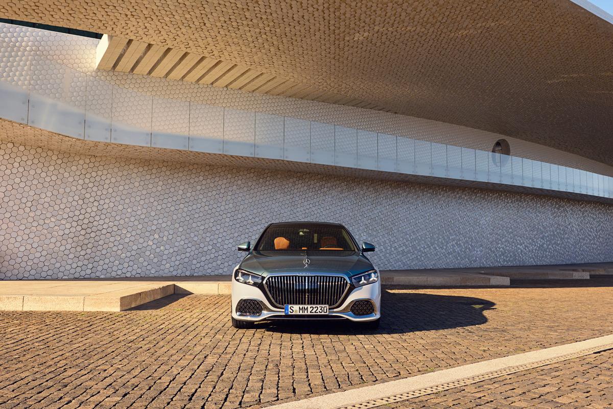 Mercedes-Benz_Maybach_S-Serisi_2