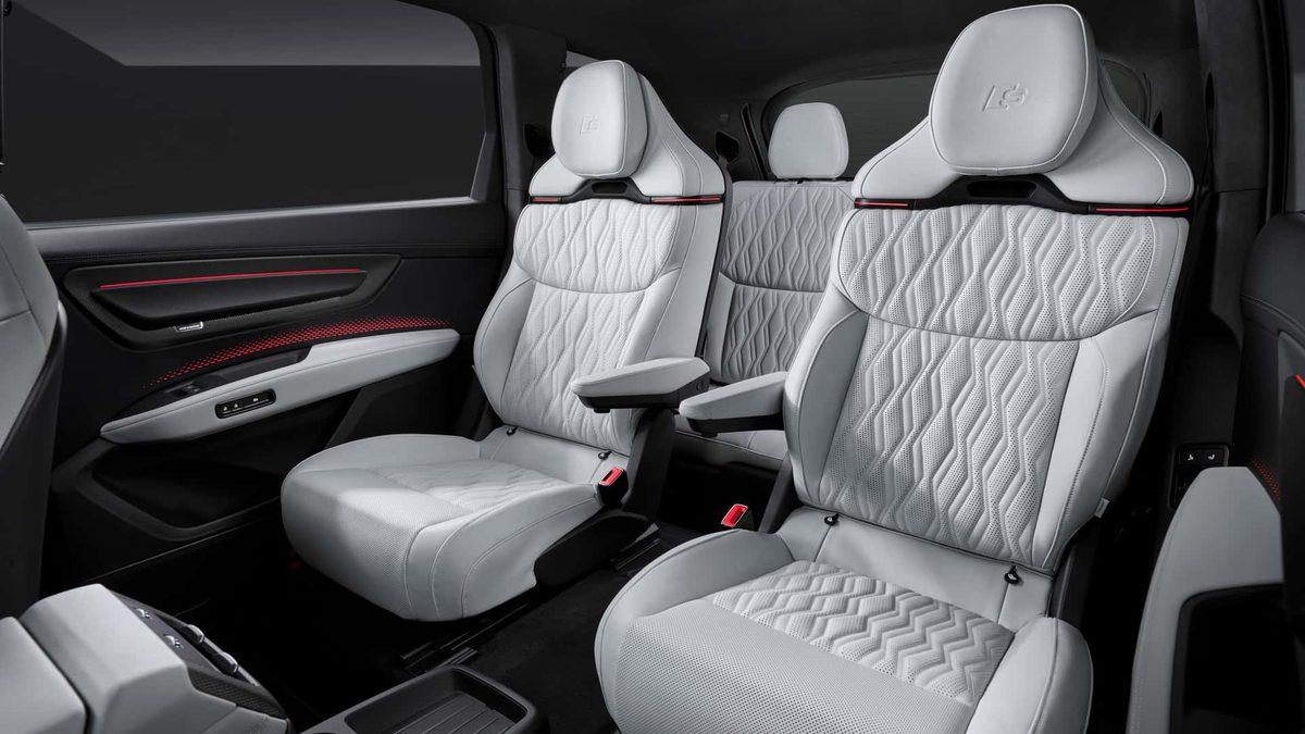 2027-audi-q9-interior (2)