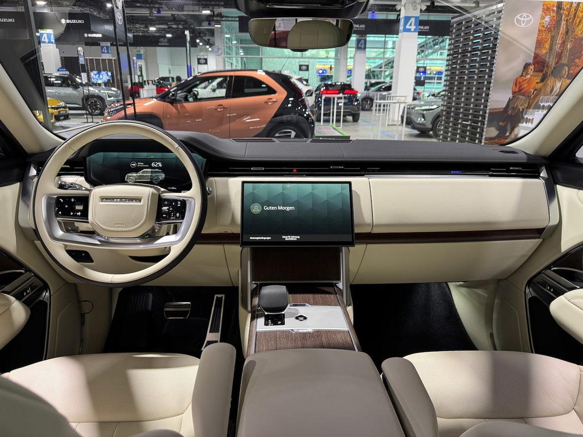 Range-Rover-Plug-in-Hybrid-dashboard