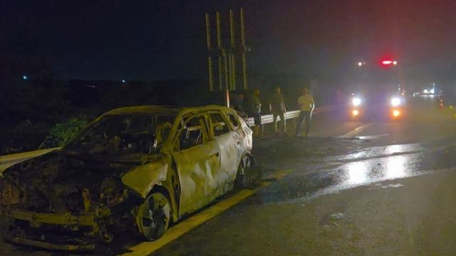 Opel'den Çatalca'da Otoyolda Yanan Araç Hakkında Açıklama: Elektrikli Değil