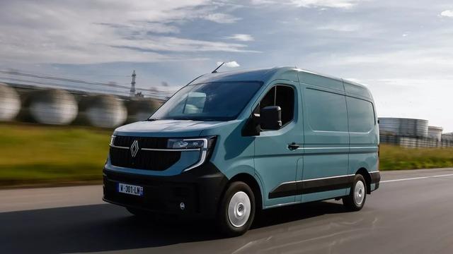 Avrupa'nın Favorisi Elektrikli Renault Master Yenilendi: Yeni Batarya, Yeni İç Mekan ve Daha Fazlası