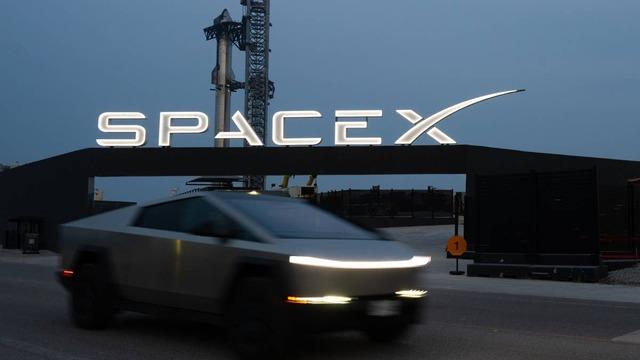 Elon Musk Şimdi de SpaceX ile Tesla'yı Birleştirmeyi Planlıyor Olabilir: Peki Neden?
