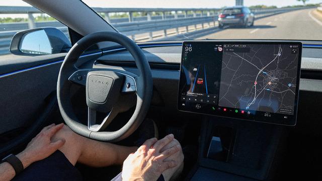 Tesla'ya Eski Yöneticisinden Şok Dava: "Tam Otonom Sürüş Yollarda Birer Tehlike Bombasıydı"