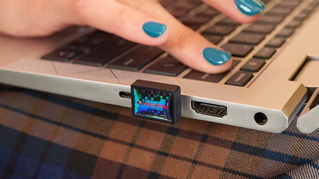 Dünyanın En Küçük USB Belleğiyle Tanışın