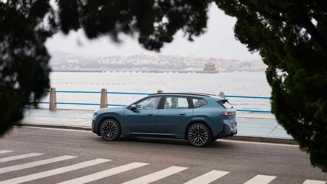 Yeni BMW iX3 Tek Şarjla 1.030 KM Yaparak Menzil Rekoru Kırdı!