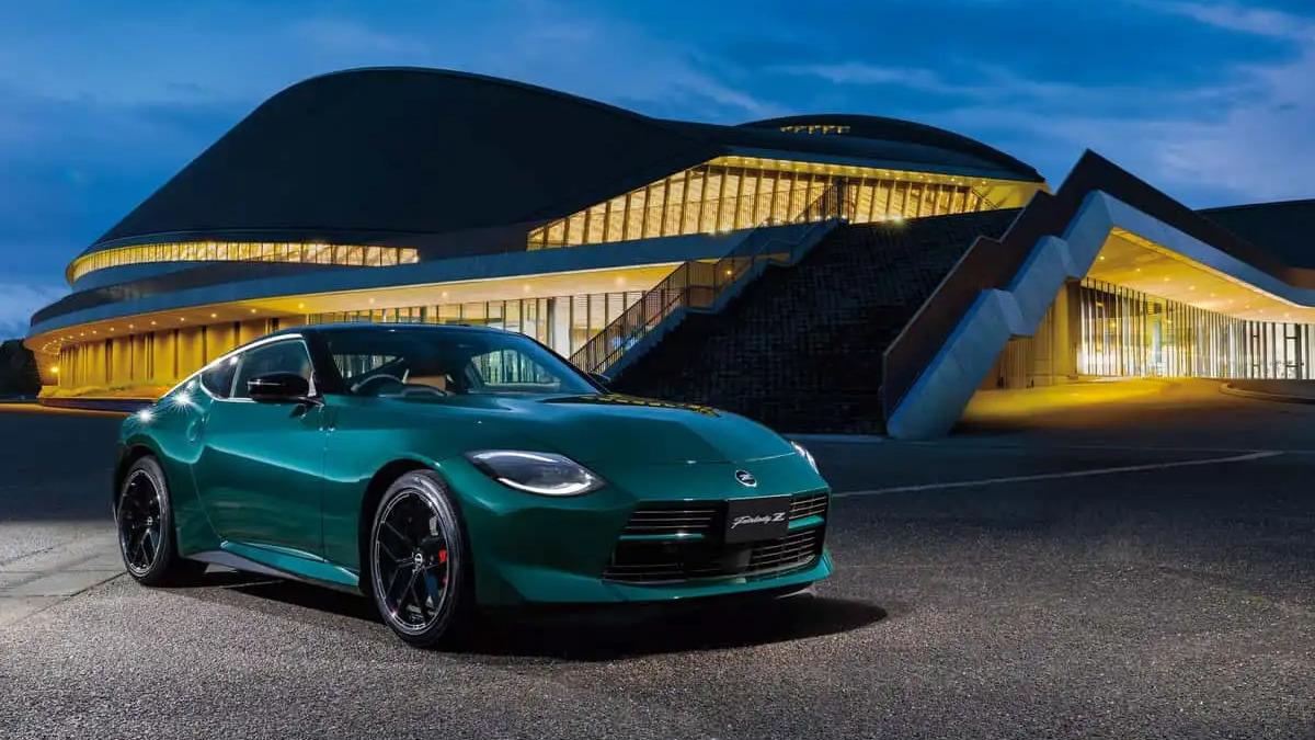 Nissan Z Modelleri Makyajlandı: Manuel Vitesle Geliyor!