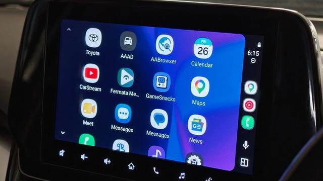 Android Auto'daki Google Maps'e Göz Yormayan Yeni Renk Seçenekleri Geliyor