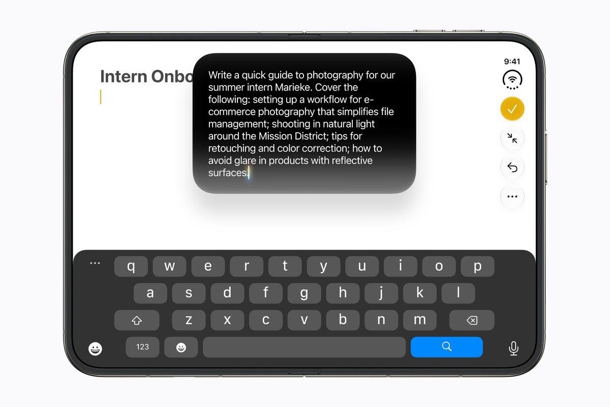 Apple-iPhone-Duo-write-with-Siri-260909