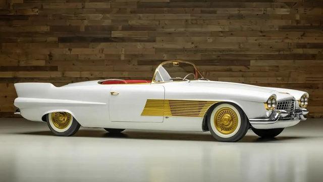 Altın Kaplamalı 1953 Cadillac Elegante, Rekor Fiyata Satıldı