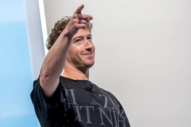 Yapay Zekâ Devleri "Yavaşlayalım" Diyor, Mark Zuckerberg Hız Kesmek İstemiyor!